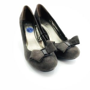 Madeline Stuart Bow Pumps Heels